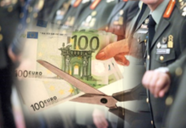 Μειώσεις-σοκ ! Τρελό μαχαίρι χιλίων ευρώ στις συντάξεις των στρατιωτικών & Αστυνομικων