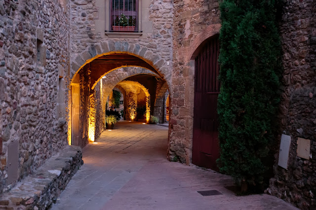 Вечерняя прогулка по Монельс - Evening in Monells - Monells por la noche