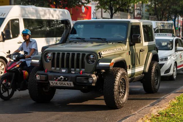 Tậu thêm Jeep mới chỉ khác màu, ông Đặng Lê Nguyên Vũ nói siêu xe chỉ để đi cho vui thôi - Ảnh <a href=