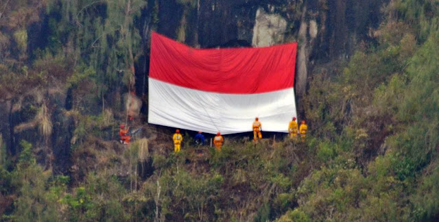 gambar bendera indonesia berkibar