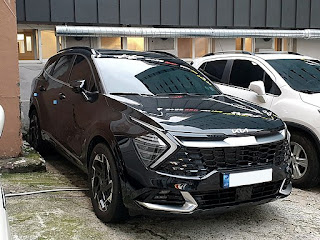 Une Kia Sportage de couleur noire