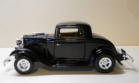 Ford Coupe year 1932 1:24 scale