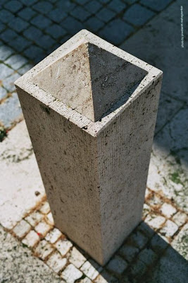 Pyramid Pillar Illusion - Pyramid and Pillar Illusion