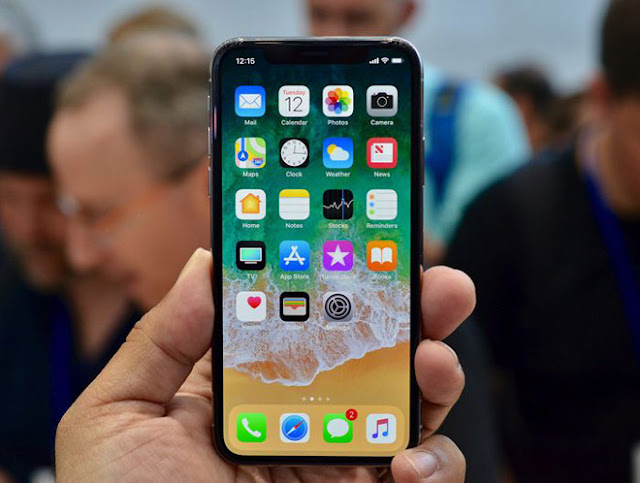 Giá mặt kính iPhone X cũng khá ổn giữa tâm bão công nghệ