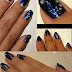 Bellas Uñas con Estrellas con Fondo Azul Oscuro. 