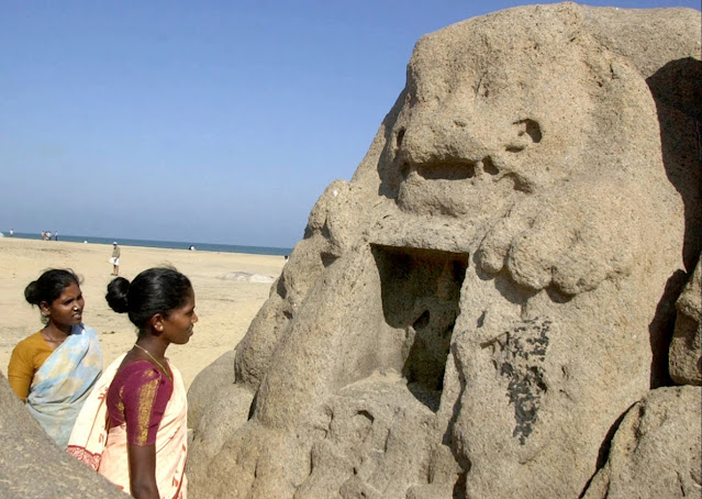 Статуя льва на пляже Махабалипурам, Индия
