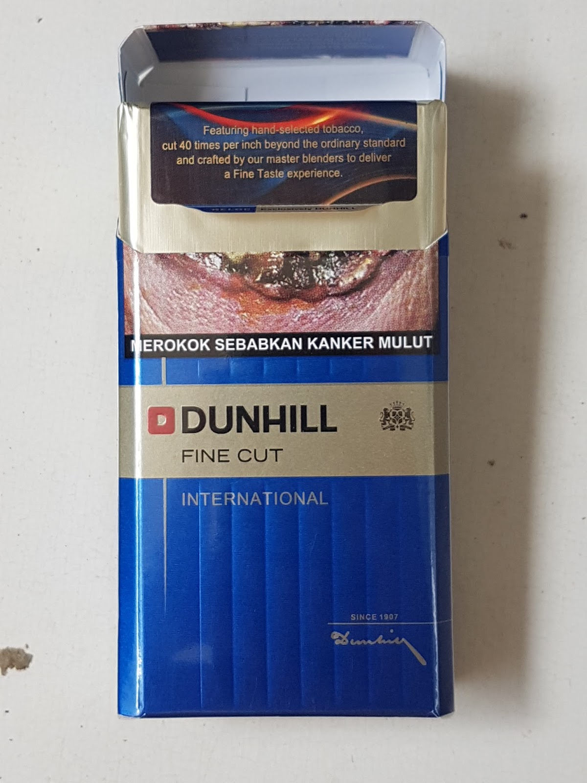  Dunhill  Fine Cut International Biru  SPM Lights dengan 