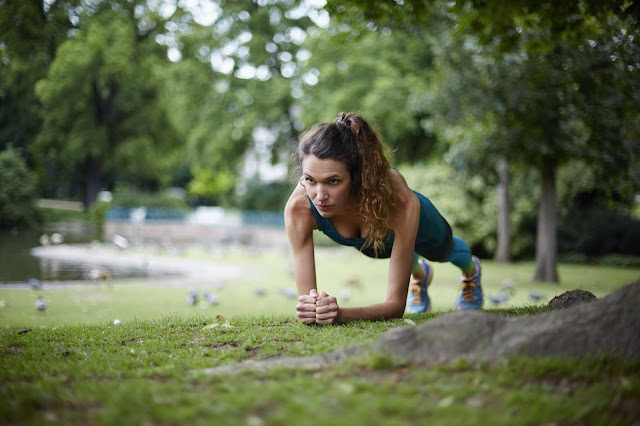 training-training_outside-gym-health_care-push_ups-women_training_plan-training_exercise-best_exercise