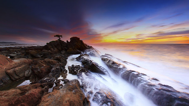 Seascape Rocks Wallpaper