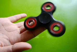 KPDNKK  Diarah Memeriksa Gajet 'Fidget Spinner' Di Pasaran Sama Ada Permainan Itu Mengundang Bahaya Kepada Pengguna Atau Sebaliknya.