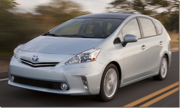 Toyota-Prius_V_2012_800x600_wallpaper_06