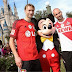 Atletas de Leverkusen e Colônia desfilam em parque da Disney, em Orlando
