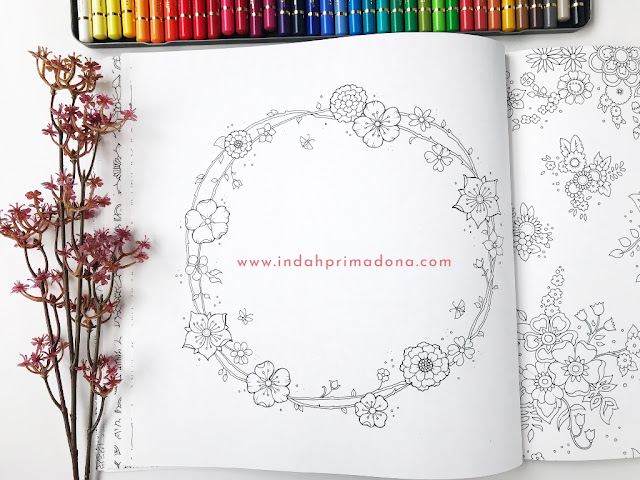 review buku coloring for adult, world of flowers karya Johanna Bassford. Buku mewarnai untuk dewasa dengan tema gambar bunga-bunga.