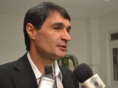 Romero Rodrigues vai anunciar nomes da equipe de transição no saguão do aeroporto