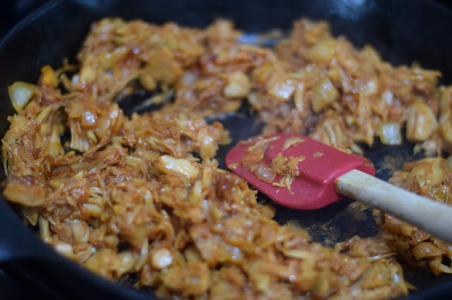 The cooked BBQ jackfruit in the pan. 