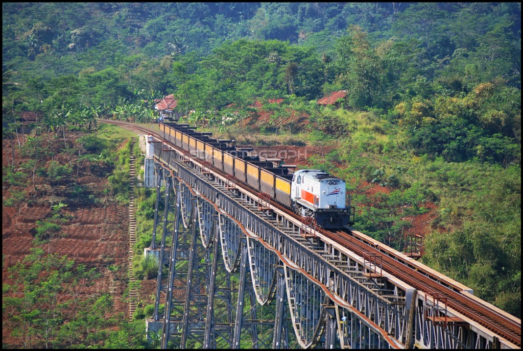 Naik Kereta Api Memang Lebih Baik