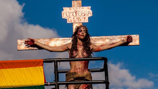 Transex crucificada