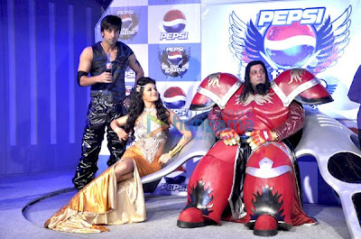 Ranbir, Sanjay Dutt and Jacqueline unveil Pepsi The Game image