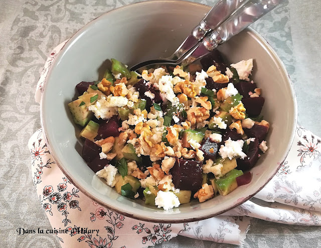 Salade de betterave, avocat, feta et noix et sa vinaigrette acidulée - Dans la cuisine d'Hilary