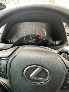 您是 Lexus Ux200 或 Ux250h的車主想賣車嗎?您是不是有想過以下問題?  Lexus Ux200中古車估價是多少呢? lexus ux200缺點很多會影響ux250h二手價格嗎? lexus ux200災情很嚴重嗎?會影響車商收購價嗎? lexus ux200二手價估價行情是多少? UX250h 自售是個好選擇嗎?自售真的會比賣中古車商好嗎? lexus ux200和ux250h二手差在哪呢? lexus二手車好養嗎? Lexus Ux200免費到府估車是真的嗎? 以上這些問題 ，小曾車庫都可以清楚回答您喔 ! 小曾車庫是少數可以高價快速收購Lexus休旅車的中古車商 。    南部許先生有一台 Lexus Ux200 2019年 運動版 F-Sport 汽油車 ，里程大概10萬公里 。車況非常好沒有出險過 ，都還在原廠保固範圍內 。透過網路找到我們小曾車庫，並且請我們提供線上估價，覺得可以就請我們下去南部一趟啦 !!     實際去現場估車，檢查後大致上都跟許先生說的差不多 ，僅有中央扶手有一個小破洞 。那就算了啦小小毛病而已 。也因為南部很多車商給許先生的報價都不是太高 ，所以當我們看完車報價和線上估車的價格差不多 ，許先生就選擇直接賣給我們了 。   整趟中古車收購流程就是這麼簡單快速 ，要收到漂亮車很簡單 。第一、價格要能看 ，畢竟人家車漂亮不用整理，我們也會願意加一些錢  。第二、我們很讓客戶安心 ，我們團隊的專員都沒有什麼刺青、吃檳榔等不良習慣 ，不能說這些表面上的行為不好 ，但大多數客戶會不放心也是事實 。加上我們在網路上都可以回答得很清楚 ，除了價格以外更多客戶是在意安全感 。    謝謝許先生割愛喔!! 您的漂亮UX200 應該很多客戶會喜歡 !! 感謝您 !跑完一趟台南剛好吃個文章牛肉湯再回家 ，美食搭配好車 ，太開心了啦!!!