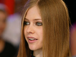 Free non watermarked wallpapers of Avril Lavigne at Fullwalls.blogspot.com