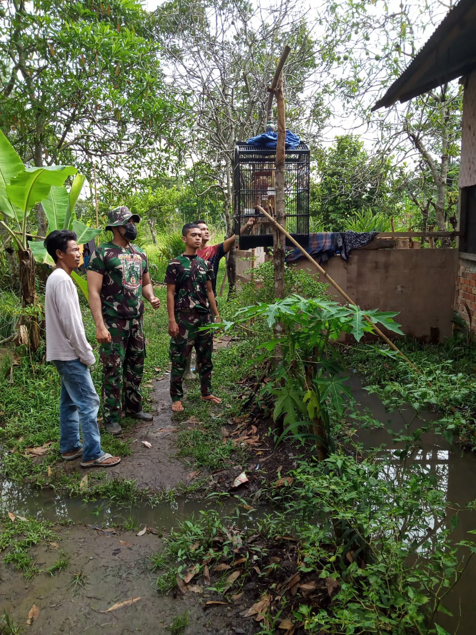 Satgas TMMD Kodim Palembang Ngobrol Bareng Warga Kampung Jawi