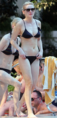 Kirsten Dunst Black Bikini In Pool Las Vegas2