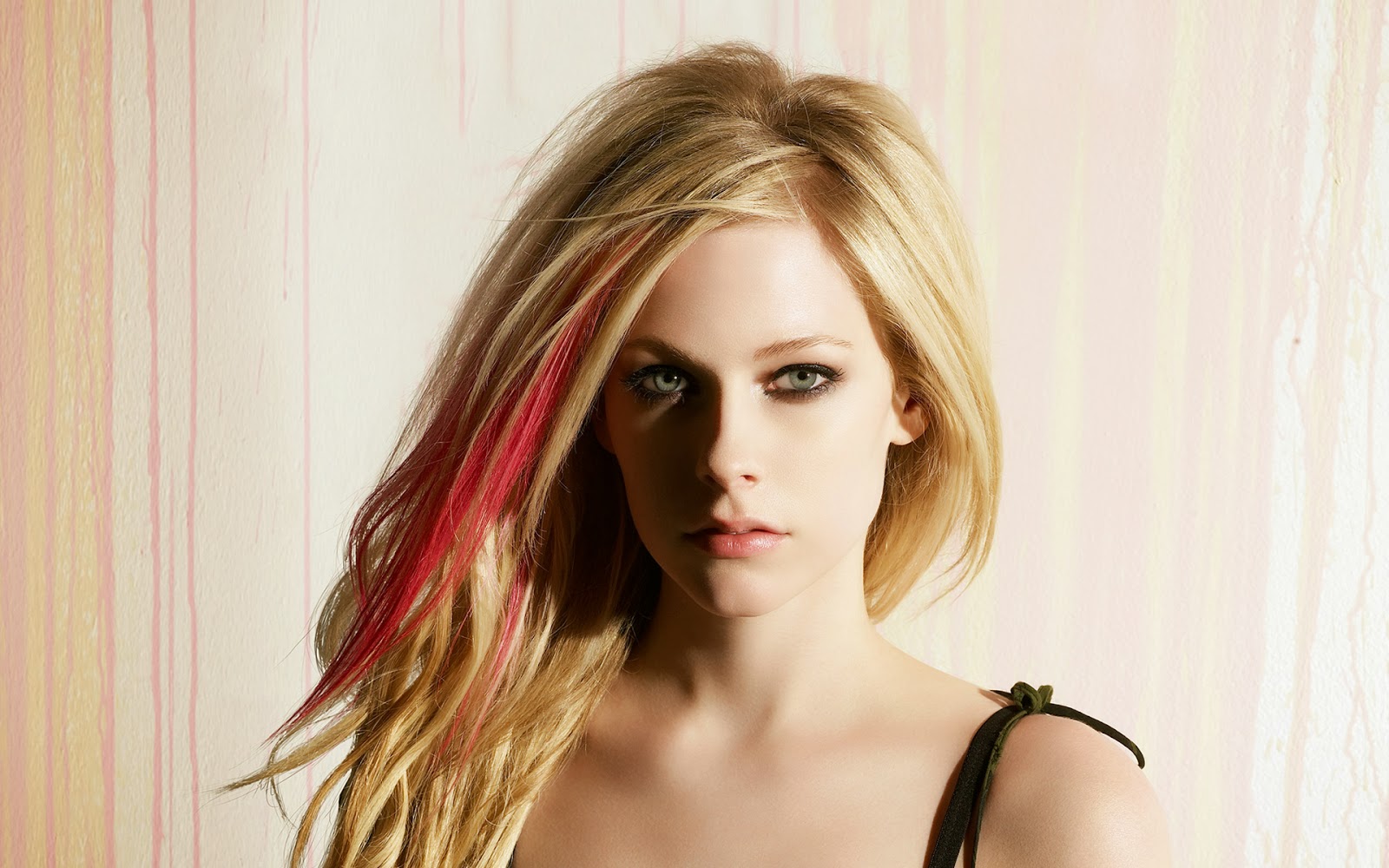 Avril Lavigne Hyper Star Hd Wallpapers