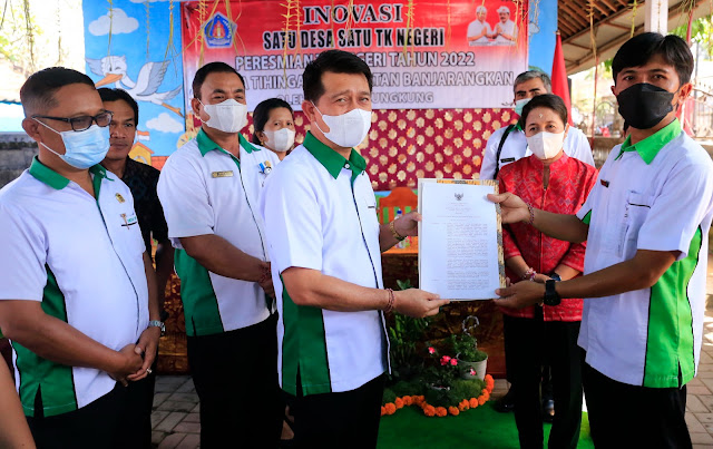   Resmikan Tiga TK Negeri di Kecamatan Banjarangkan, Bupati Suwirta Gelorakan Sprit "Gema Santi"