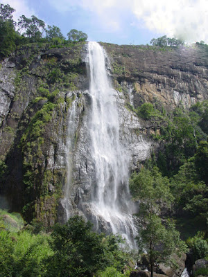 Bambarakanda Waterfall