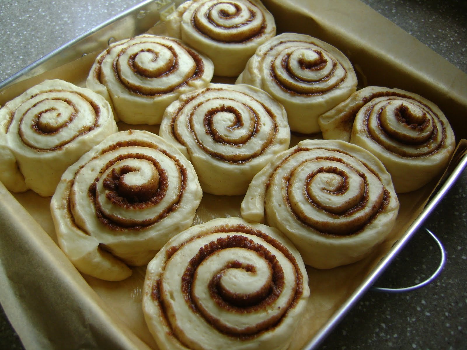 CORETAN DARI DAPUR: Cinnamon Rolls with Cream Cheese Frosting