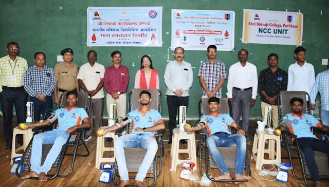 VNS-PBN-SAT/ श्री शिवाजी महाविद्यालयात 70 स्वयंसेवकांनी केले रक्तदान