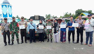 Lintas Sektor Putussibau Selatan Gelar Aksi Sosial Turun ke Jalan Bagikan Brosur CTPS