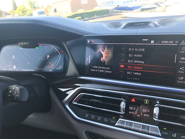 Infotainment screen in 2019 BMW X7 xDrive 40i