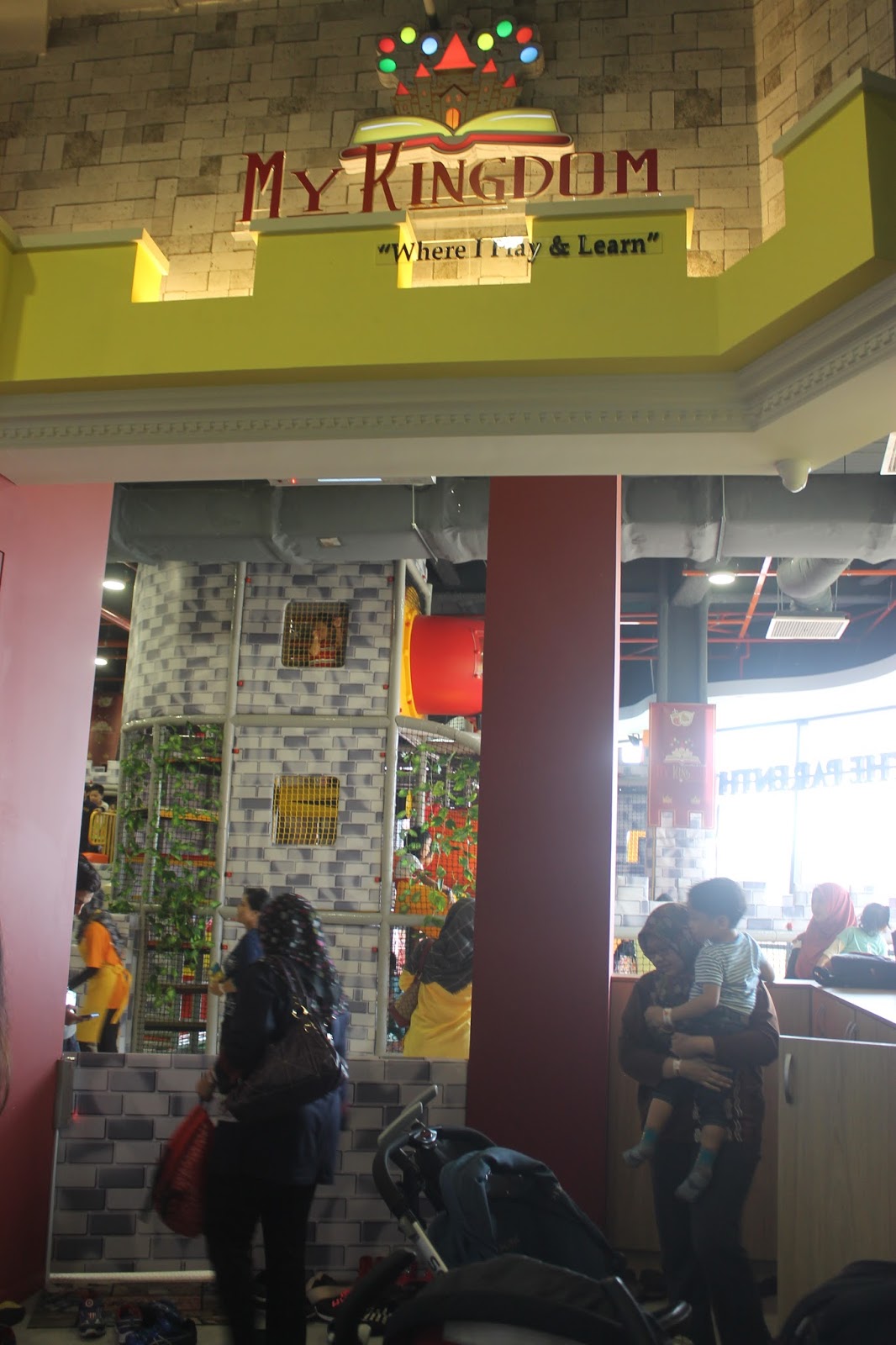 The Parenthood London Street Pertama di Malaysia, Pusat 