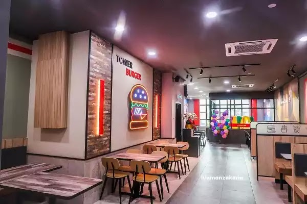 Tempat makan duduk tingkat atas marrybrown tanah merah