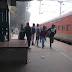गाजीपुर में जखनियां रेलवे स्टेशन पर युवती ने ट्रेन से कटकर दी जान