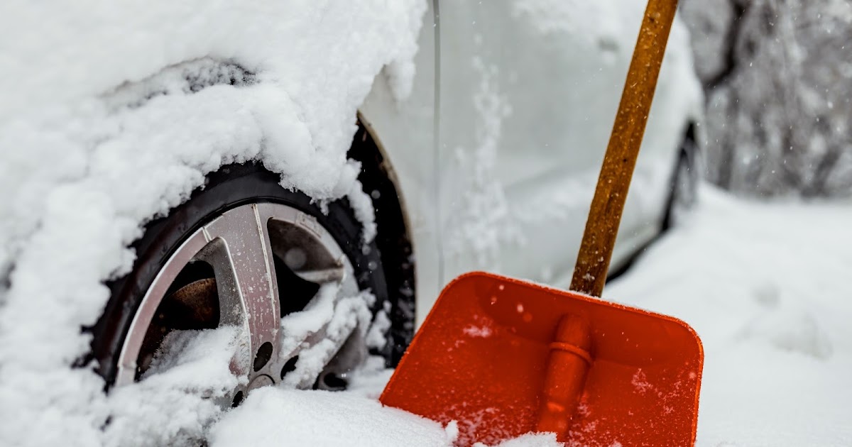 8 Things to Do When Your Car is Stuck in the Snow