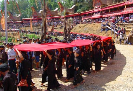 Kecamatan Makale: TANA TORAJA - UPACARA KEMATIAN BERNILAI 