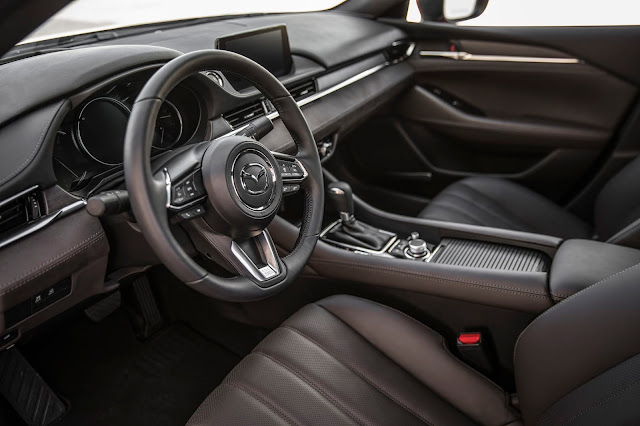 Interior view of 2018 Mazda 6