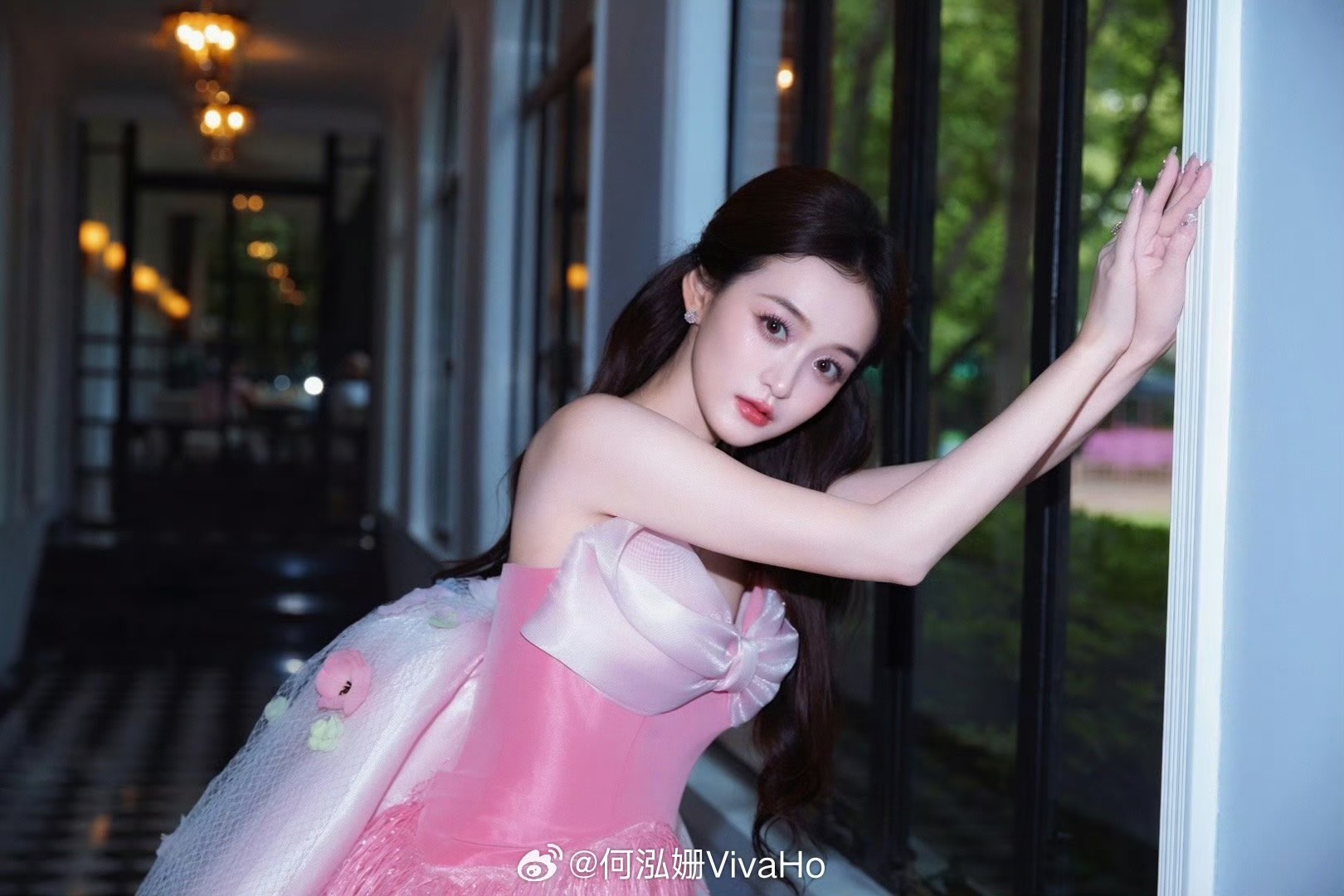 He Hongshan’s Kiss Scene Sparks Buzz