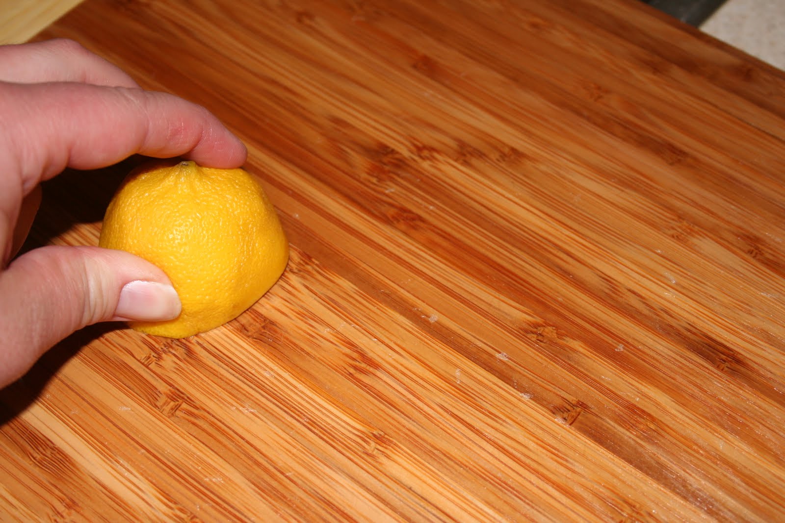 How to Clean and Disinfect a Wood Cutting Board Momzoo