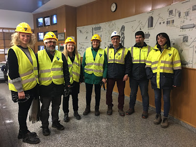 Ruth Santín, Manuel Mitadiel, Belén Rosado y Rosa Luna (Cs) con miembros de la dirección de la planta de Cosmos durante la visita