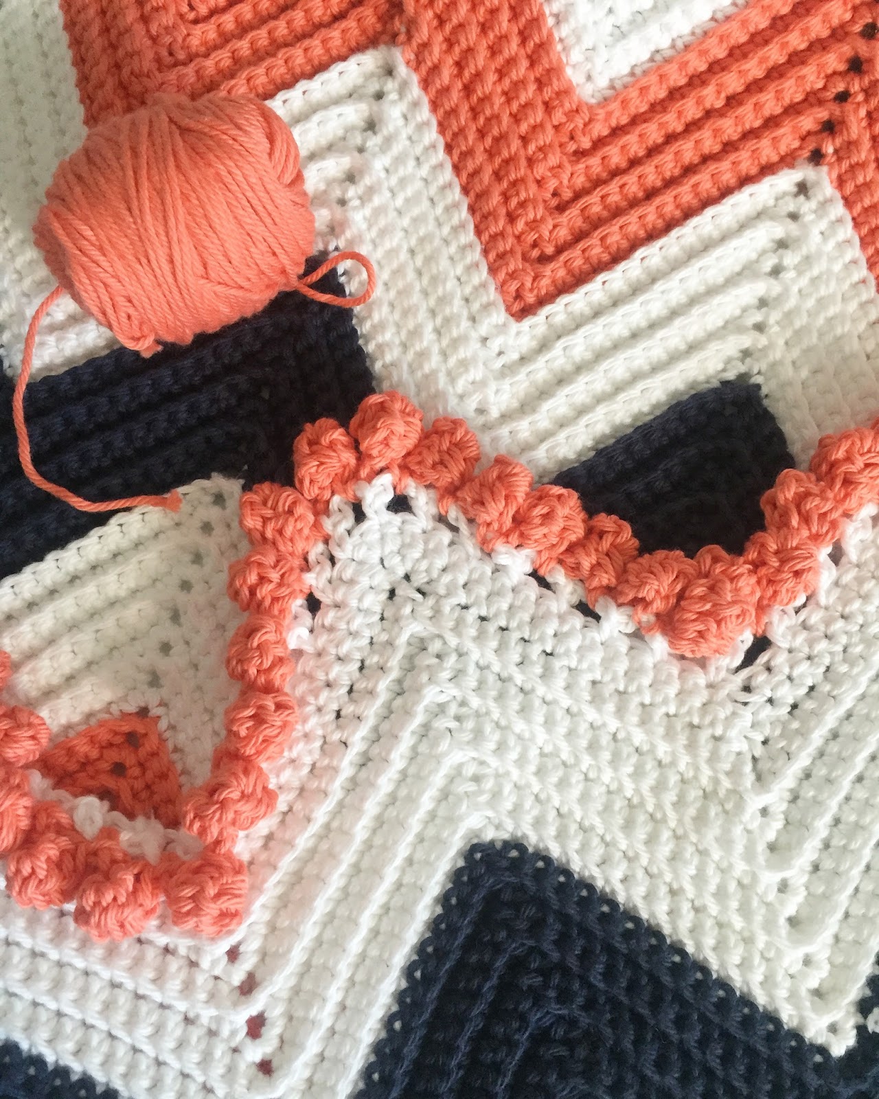 Daisy Farm Crafts: Single Crochet Chevron Baby Blanket
