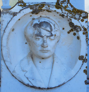 το ταφικό μνημείο της Αικατερίνης Γιαννούλη - Καμπανά στο Νεκροταφείο της Ζακύνθου