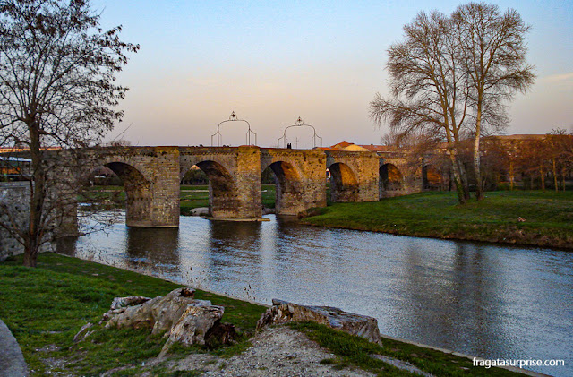 Pont Vieux (Ponte Velha), em Carcassonne, França