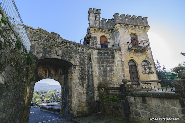 Puerta de Santa María - Hondarribia, por El Guisante Verde Project