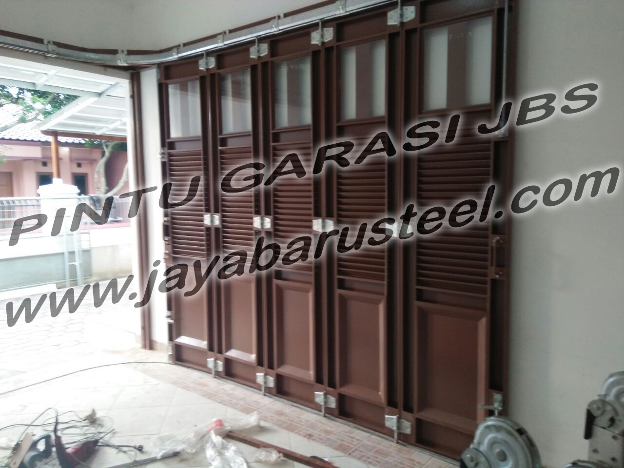 342 Contoh Desain  Pintu  Lipat  Toko Terlihat Keren Model 