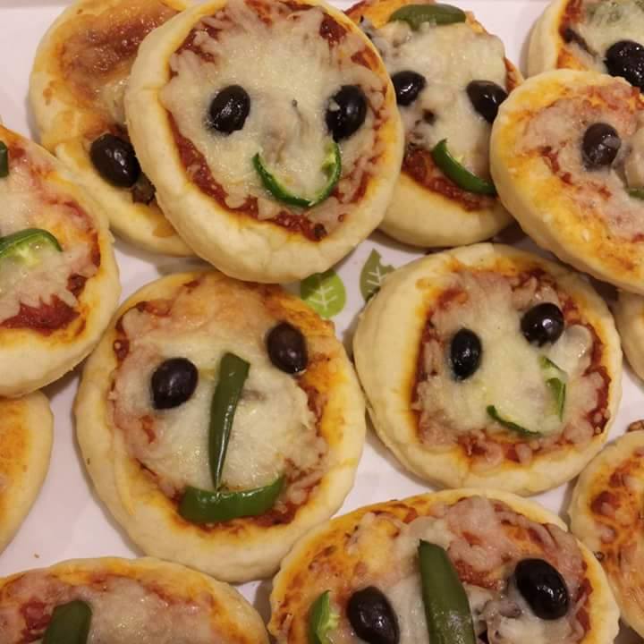 بيتزا الوجوه المبتسمة 