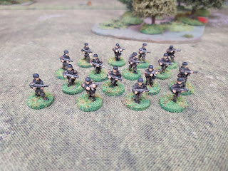 15mm German paratroops with SMGs